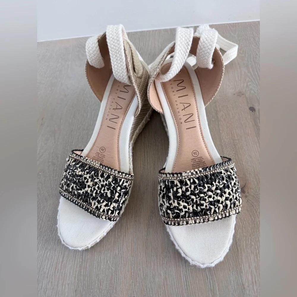 Like New Miani Black and Cream Espadrille Sandals size 8